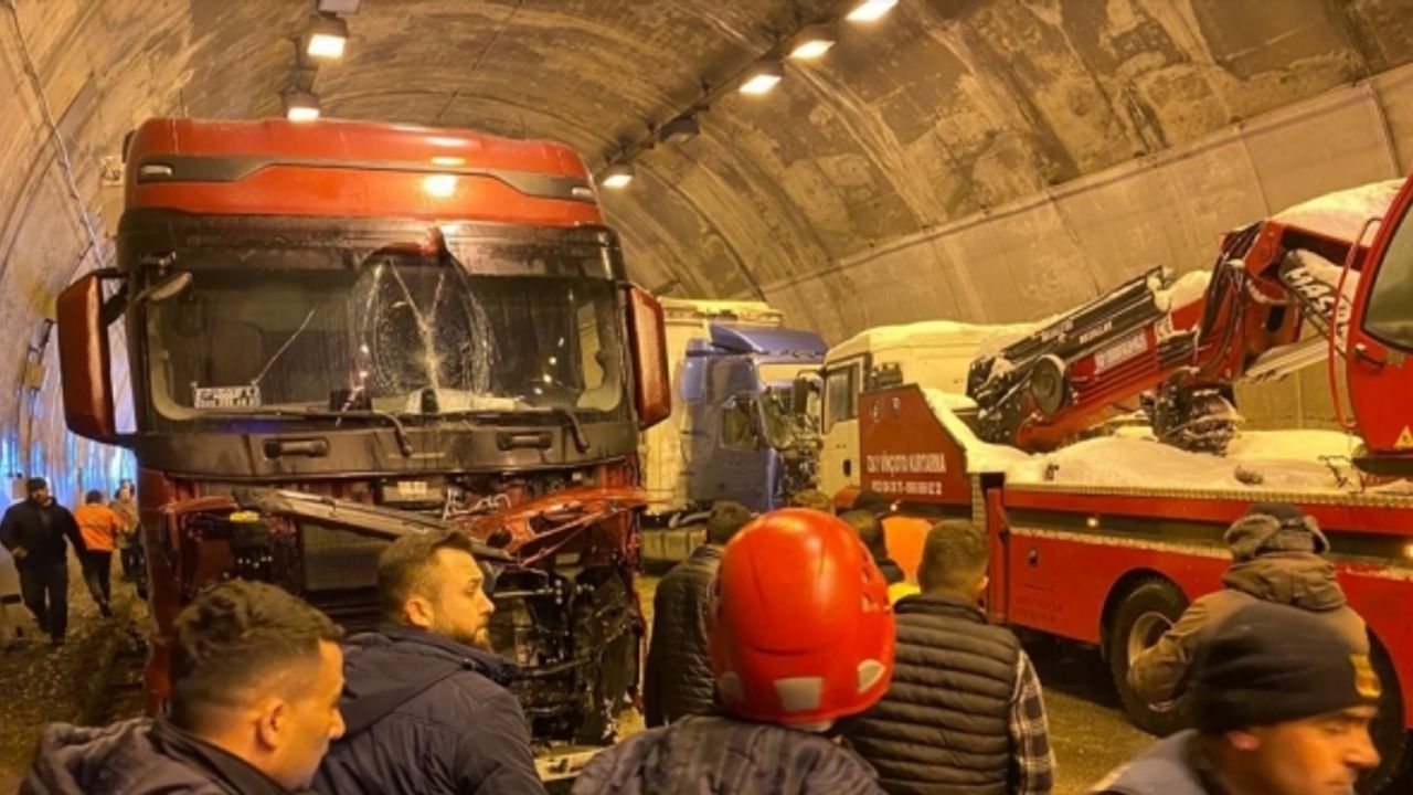 GÜNCELLEME - Anadolu Otoyolu'nun İstanbul yönü kaza nedeniyle ulaşıma kapandı