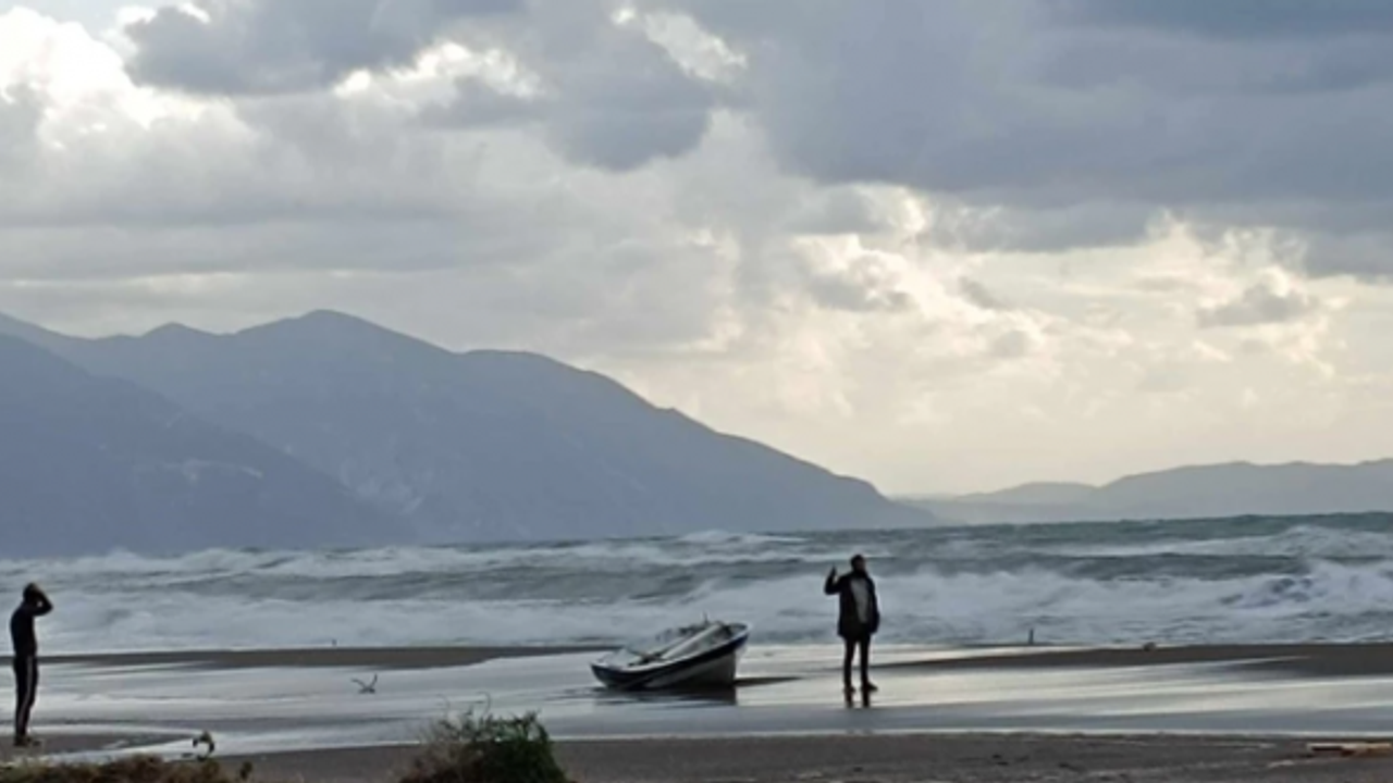 Hatay Samandağ'da Sağanak ve Fırtına: Hayat Olumsuz Etkilendi