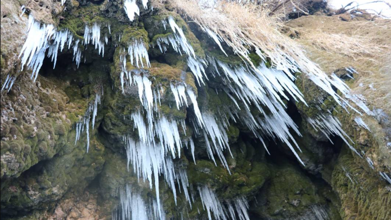Girlevik Şelalesi'nde buz sarkıtları görsel şölene dönüştü