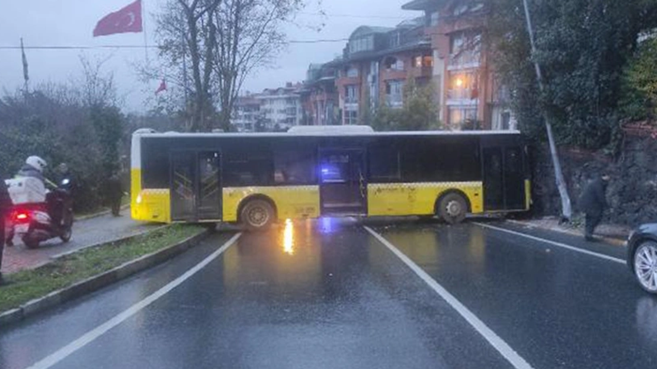 Beyoğlu'nda otobüs duvara çarptı: 7 Yaralı!