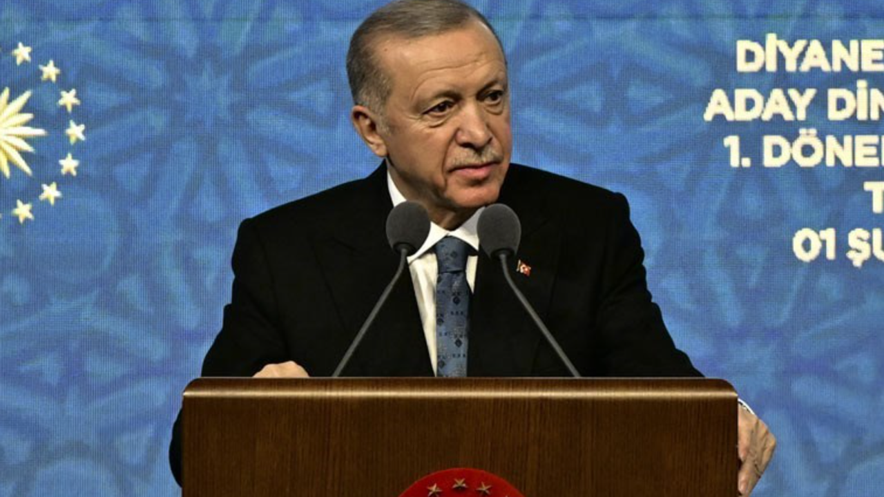 Erdoğan'ın şeriat çıkışına Özer Sancar anketini hatırlatarak cevap verdi: %41 Cumhuriyet diyor.