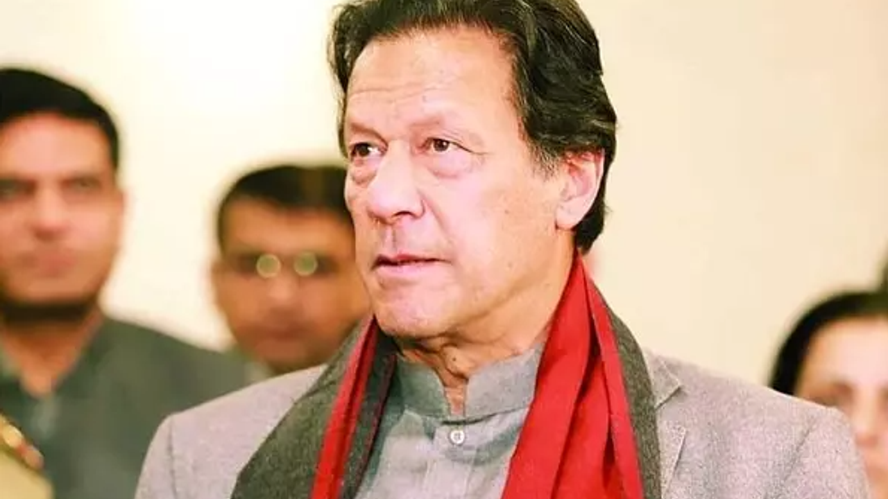 Eski Pakistan Başbakanı Khan yasadışı evlilikten suçlu bulundu