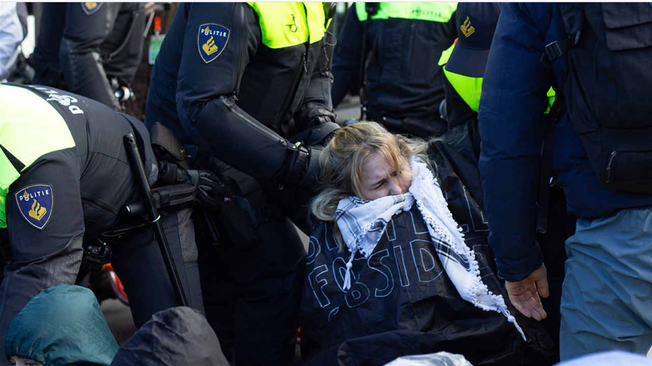 İklim aktivistleri eylem yaptı: Yüzlerce kişi gözaltına alındı