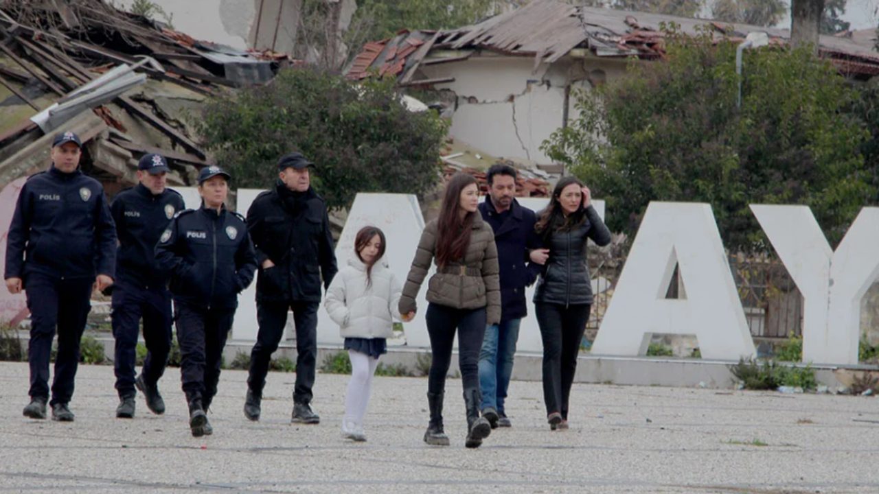 Arka Sokaklar dizi ekibi deprem bölgesinde çekim yaptı!