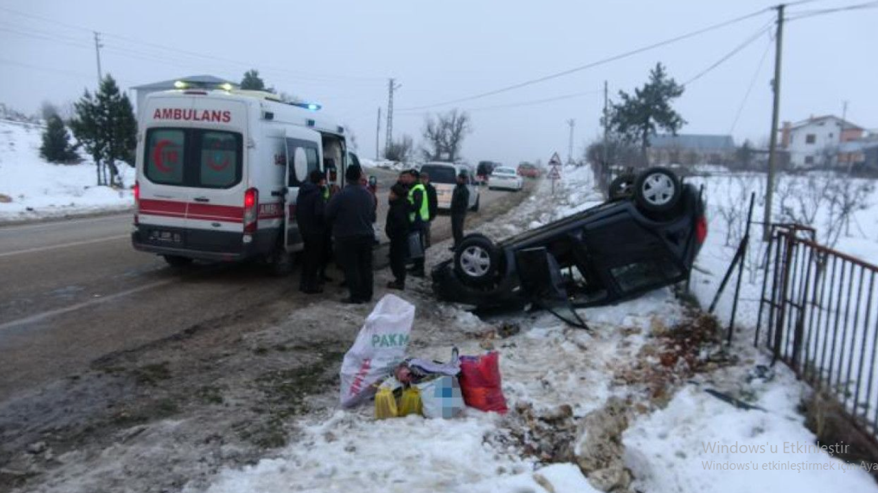Mersin'de bir araba buzda kaydı, devrildi ve ters döndü