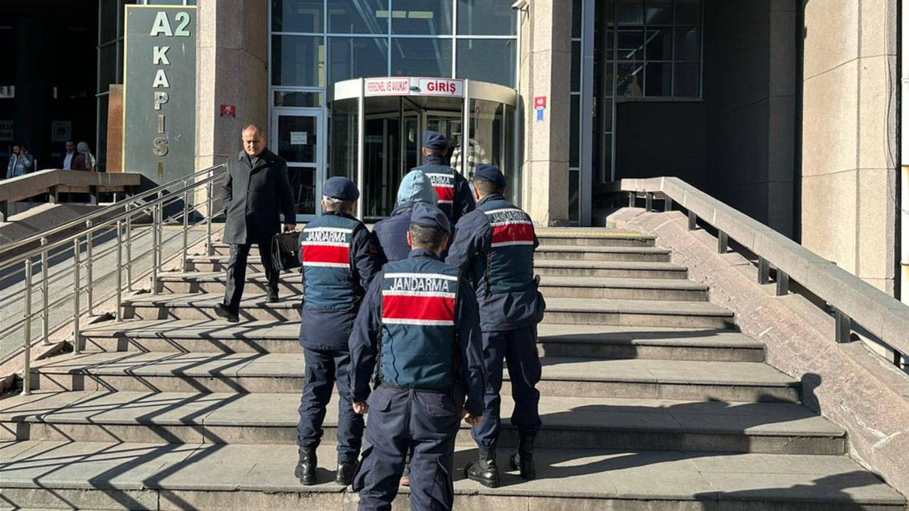 Ankara'da kargo şirketiyle silah kaçakçılığı yapanlar yakalandı