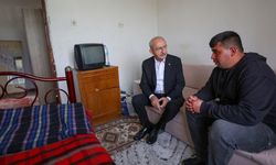 Kemal Kılıçdaroğlu, elektriği kesilen yurttaşı ziyaret etti