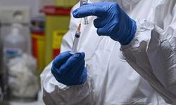 Prof. Dr. Şenol’dan aşı dozu uyarısı: Yeni varyantlar kartları yeniden açıyor