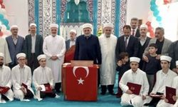 Gericilerin düzenlediği icazet töreninde yasa delindi, masaya Türk bayrağı serildi