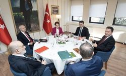 ADD Başkanı Hüsnü Bozkurt'tan AKP'nin türban tasarısı için muhalefete çağrı: 'Görüşmelere katılmayın'