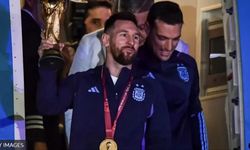 Arjantin'de Dünya Kupası coşkusu: Resmi tatil ilan edildi, şampiyon takımı Buenos Aires'te sabaha karşı on binlerce kişi karşıladı