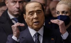Berlusconi’den Monza takımına: ‘Juventus’u yenerseniz bir otobüs dolusu fahişe getirteceğim’
