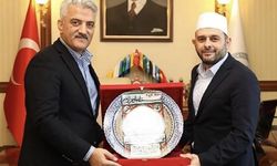 Erzincan valisi, hilafetçi imamı makamında ağırladı, hediye verdi