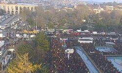 Saraçhane’deki kalabalık arttı: İstanbullular İmamoğlu’na desteğe koşuyor