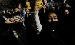 Üniversitede okumaları yasaklanan Afgan kadınlara sürpriz bir ülkeden destek