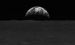 Güney Kore’nin uzay aracı, Ay'ın yüzeyi ve Dünya'nın siyah beyaz fotoğraflarını gönderdi