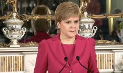 İskoçya lideri Nicola Sturgeon İngiltere'nin müdahalesini eleştirdi: Toplumsal cinsiyet reformu konusu mahkemeye gider