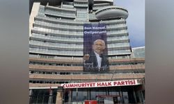 CHP Genel Merkezi'ndeki afiş değişti: "Ben Kemal, geliyorum"