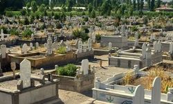 Depremde eşi ve 2 çocuğunu kaybetti, AKP’li belediye mezar parası aldı