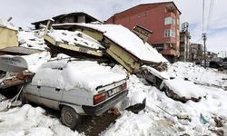 Depremden 50 saat sonra Elbistan’dan korkunç manzaralar: Kar yağdı, yardım yok