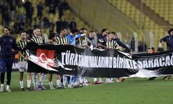Fenerbahçe tribünlerinde deprem sonrası erteleme maçında 'hükümet istifa' tezahuratları