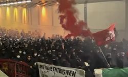 İsviçre'nin Zürih kentinde konut sıkıntısını protesto eden gösteriler polisle çatıştı