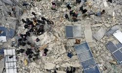 Kahramanmaraş depremi Suriye'yi de vurdu: Savunma ekipleri sürekli ceset çıkarıyor