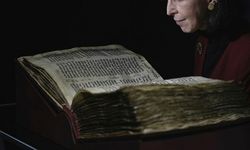 Yaklaşık 1100 yıllık dünyanın en eski İbranice İncili 'Sassoon Kodeksi' açık artırmayla satılacak