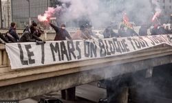 Fransa'da işçiler emeklilik reformuna karşı greve gidiyor