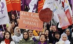Kadınlar Kadıköy’de ‘hükümet istifa’ dedi