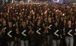 Erivan’da halk 1915'te yüz binlerce Ermeninin ölümünü anmak için meşalelerle yürüdü