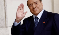 İtalya’nın eski başbakanı Silvio Berlusconi yoğun bakıma kaldırıldı