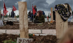 Sevdiklerini yitiren depremzedeler: 'Ziyaret edebileceğim mezar bile yok'