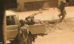Sudan'da çatışma çıktı: Orduya karşı savaşan paramiliter güç önemli bölgeleri ele geçirdiğini öne sürdü