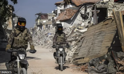 Uluslararası Af ve İnsan Hakları İzleme Örgütleri kolluk kuvvetlerinin deprem bölgesinde işkence yapıp kötü muamelede bulunduğunu öne sürdü, hükümet iddiaları yalanladı