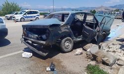 Adana Kozan'da Otomobil Kazası: 1 Ölü, 2 Yaralı