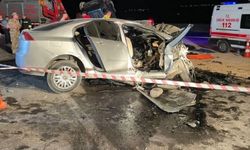 Gaziantep'te Otomobil ile Hafif Ticari Araç Kafa Kafaya Çarpıştı: 6 Ölü, 1 Ağır Yaralı