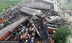Hindistan'da tren kazası: Odisha'daki kazada en az 260 kişi öldü