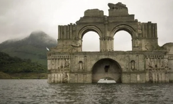 Meksika'da su altında kalan tarihi kilise kuraklıkla gün yüzüne çıktı