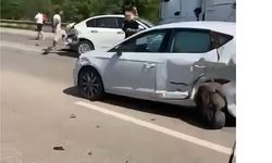 Zincirleme kaza: 11 araba birbirine girdi