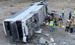 İstanbul Kemerburgaz’da Çalışanların olduğu otobüs  kaza yaptı