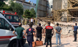 İstanbul'da tadilat yapılan bir binada çökme! Göçük altında kalanlar var!