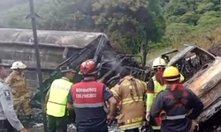 Meksika’da Korkunç kaza: 8 kişi yanarak öldü