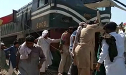 Pakistan’da Tren Kazası: 22 kişi hayatını kaybetti!