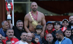 671. Tarihi Elmalı Yağlı Güreşleri'nin Finalin'de Ali Gürbüz, Osman Kan'ı Yendi