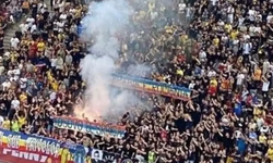 'Kosova Sırbistan'dır' Pankartı Açıldı, Romanya-Kosova Maçı 50 Dakika Durdu