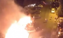 Yer İstanbul Maltepe! Çocuklar Tarafından Çıkarılan Yangın Araçlara Sıçradı