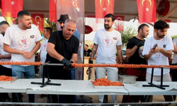 Adana'da Cumhuriyet'in 100. yılına özel 100 metrelik boru kebabı!