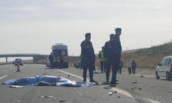 Aksaray'da Lastik Değiştirmeye Çalışanlara Otomobil Çarptı: 2 Ölü, 1 Yaralı!