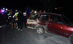 Antalya'da İki Otomobil Çarpıştı! 6 Kişi Yaralandı!